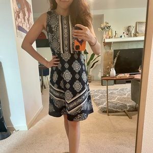 Well cut curved dress mini